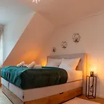 Schlossberg Residences - Design City-apartment Im Herzen Der Weinstrasse Apartment *