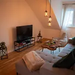 Schlossberg Residences - Design City-apartment Im Herzen Der Weinstrasse Apartment