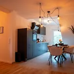 Schlossberg Residences - Design City-apartment Im Herzen Der Weinstrasse Apartment
