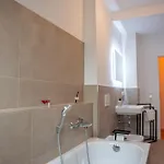 Schlossberg Residences - Design City-apartment Im Herzen Der Weinstrasse *