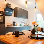 Apartment Schlossberg Residences - Design City-apartment Im Herzen Der Weinstrasse