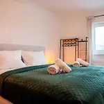 Schlossberg Residences - Design City-apartment Im Herzen Der Weinstrasse