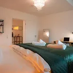 Schlossberg Residences - Design City-apartment Im Herzen Der Weinstrasse Apartment