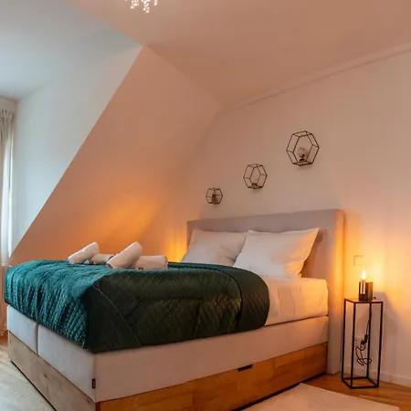 Schlossberg Residences - Design City-apartment Im Herzen Der Weinstrasse Apartment *