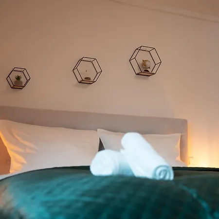 Schlossberg Residences - Design City-apartment Im Herzen Der Weinstrasse