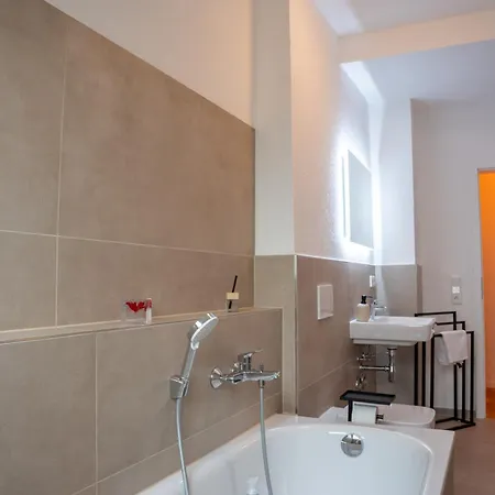 Schlossberg Residences - Design City-apartment Im Herzen Der Weinstrasse *