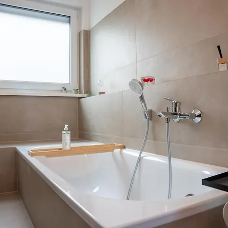 Schlossberg Residences - Design City-apartment Im Herzen Der Weinstraße