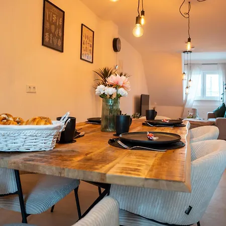 Schlossberg Residences - Design City-apartment Im Herzen Der Weinstraße Apartment