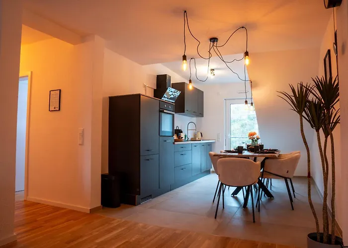 Schlossberg Residences - Design City-apartment Im Herzen Der Weinstrasse 公寓