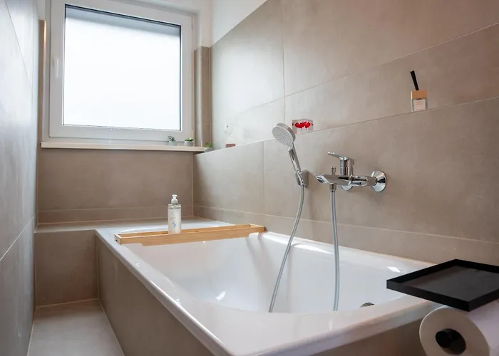 Schlossberg Residences - Design City-apartment Im Herzen Der Weinstrasse