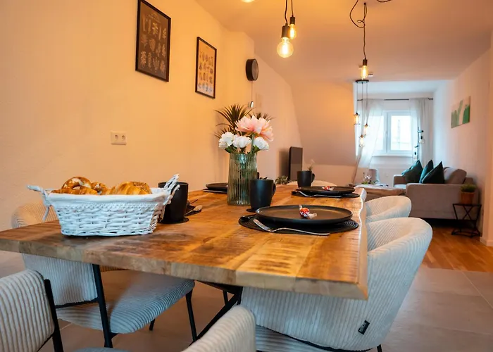 Schlossberg Residences - Design City-apartment Im Herzen Der Weinstrasse Apartamento