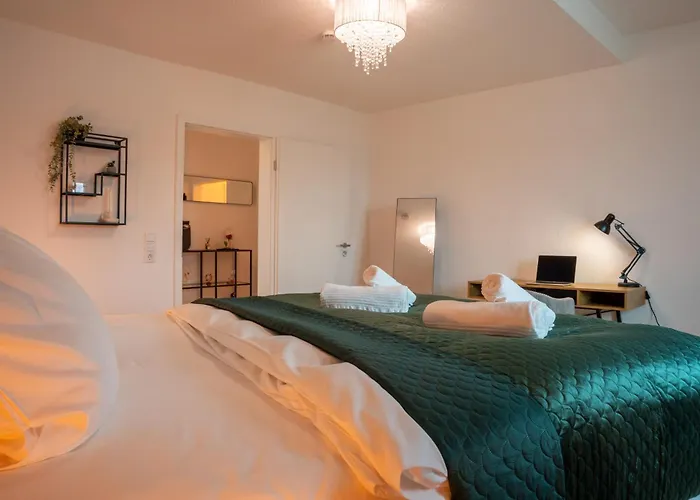 Schlossberg Residences - Design City-apartment Im Herzen Der Weinstrasse 公寓