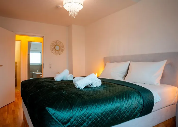 Schlossberg Residences - Design City-apartment Im Herzen Der Weinstrasse 公寓 *